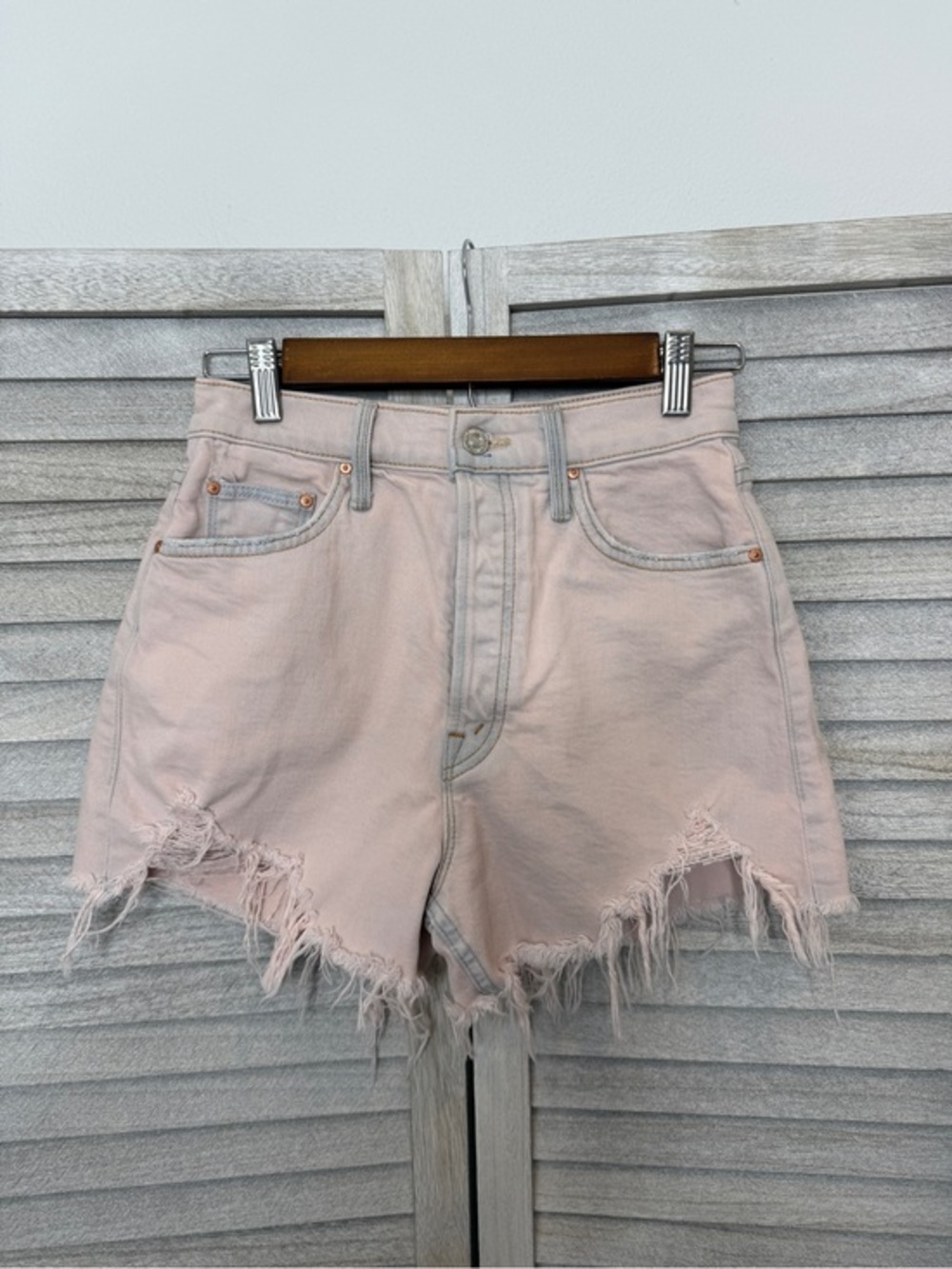 MOTHER Ultra Highwaisted Tomcat Kick Fray Short Size 26